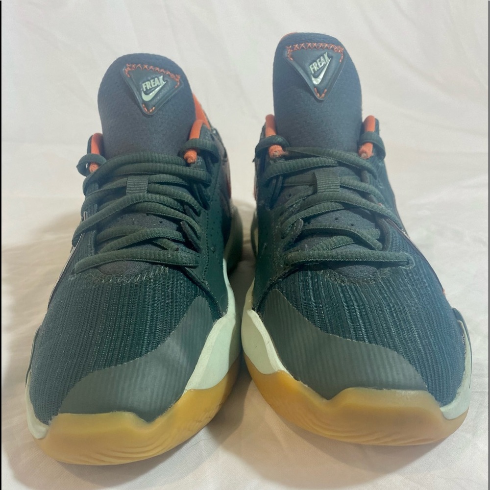 Nike Zoom Freak 2 “Bamo” Vintage Green/Pistachio Frost | size 5y